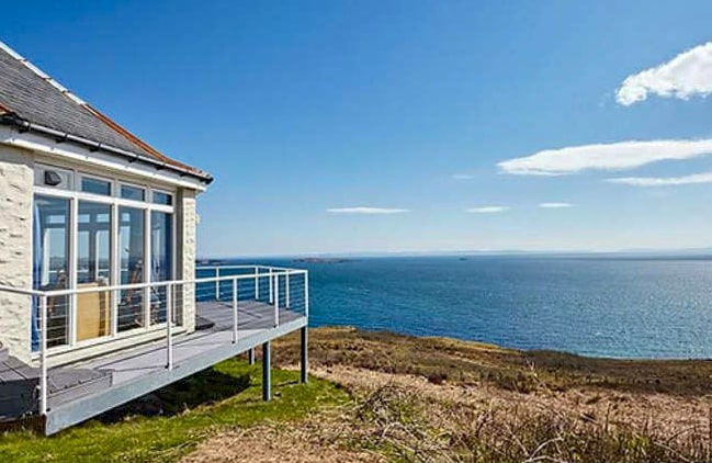 Photograph of Lurabus House.