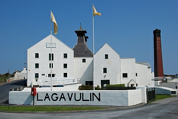 lagavulin-distillery 